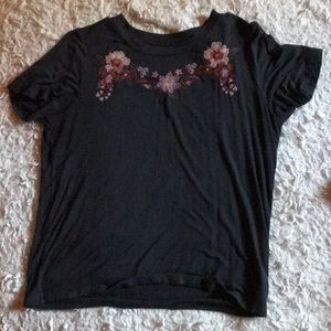 Soft t-shirt with flower detailing.